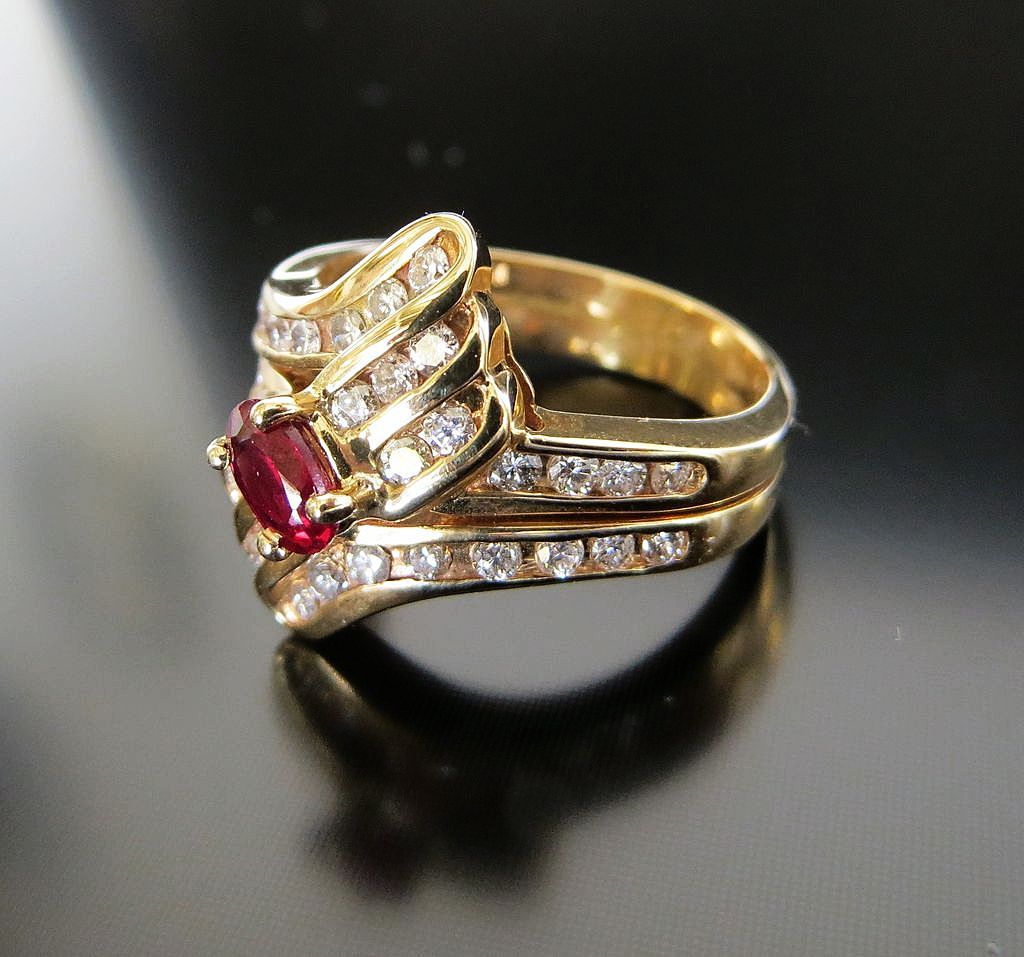Lady's Vintage 14K Ruby & Diamond Ring Lady's Vintage 14K Ruby & Diamond Ring