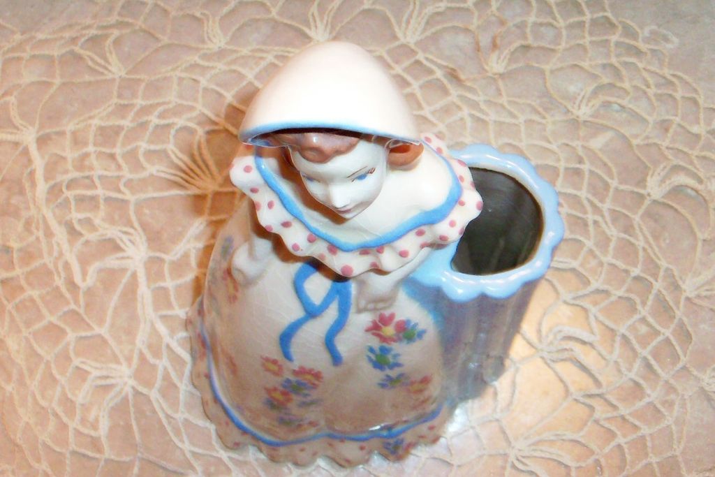 California Pottery: Weil: 1940s Country Girl Flower Holder Figurine California Pottery: Weil: 1940s Country Girl Flower Holder Figurine