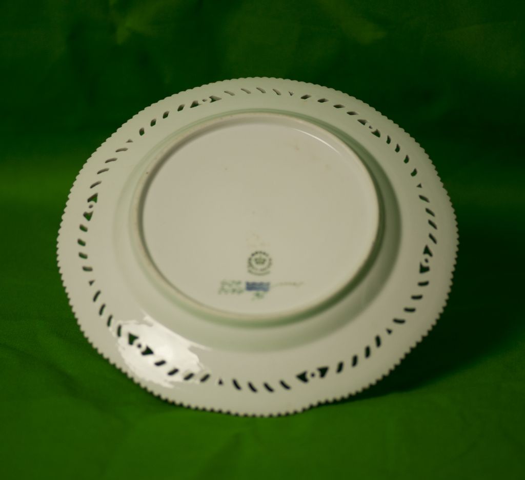 Flora Danica Royal Copenhagen 9 inch Fruit Plate Flora Danica Royal Copenhagen 9 inch Fruit Plate