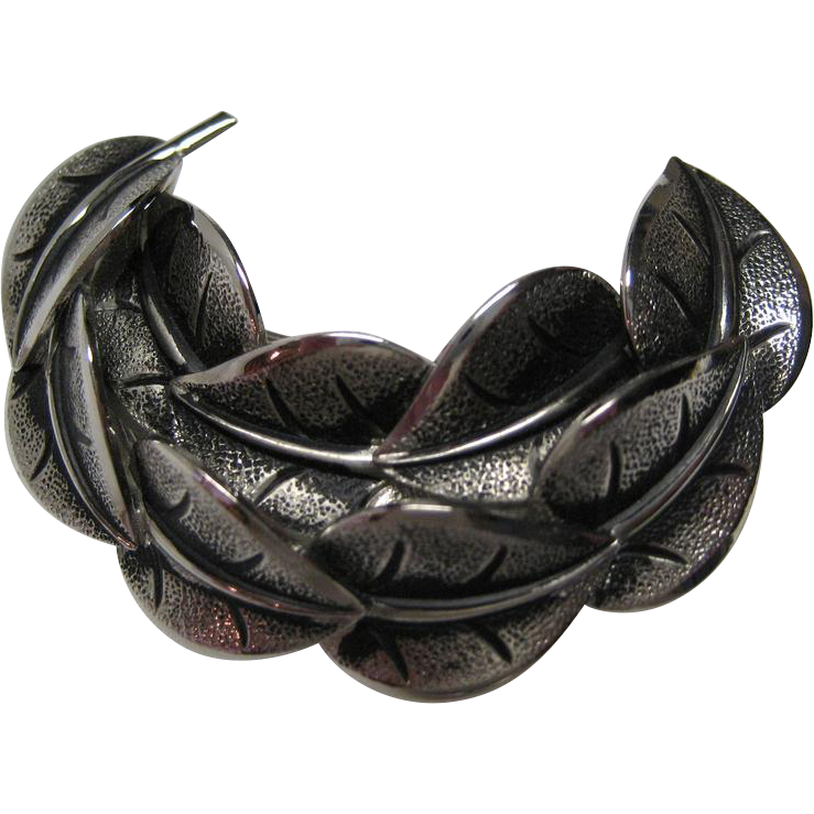 Marvella Silvertone Leaf Pin/Brooch Marvella Silvertone Leaf Pin/Brooch