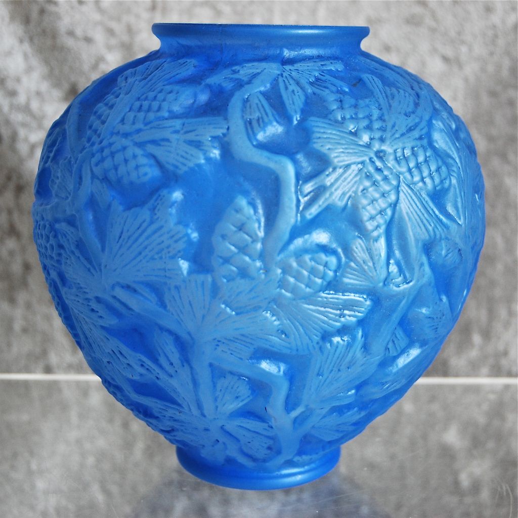 Phoenix Glass "Reuben Line" Pine Cone Vase, Rare Blue Wash, Ca. 1934 Phoenix Glass "Reuben Line" Pine Cone Vase, Rare Blue Wash, Ca. 1934