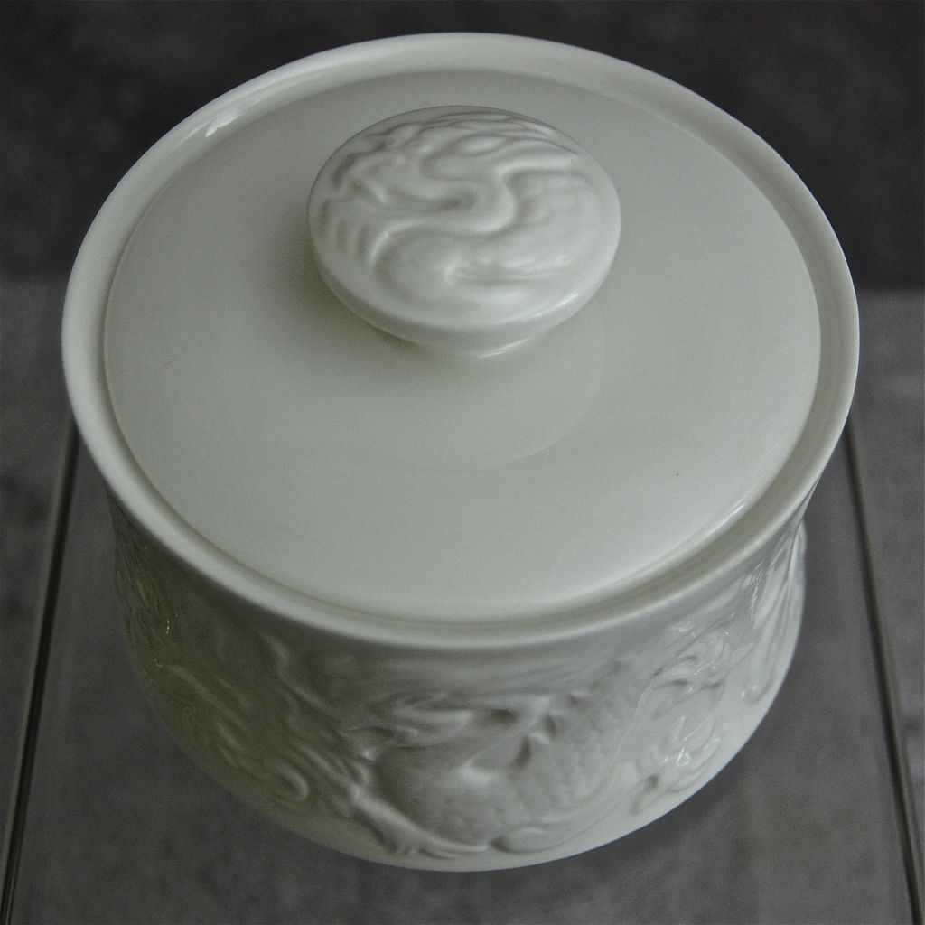 Coalport China Dragon Vanity Box/Sugar Bowl Coalport China Dragon Vanity Box/Sugar Bowl
