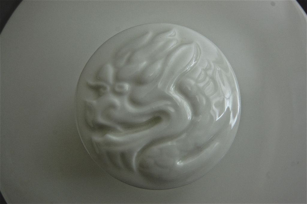 Coalport China Dragon Vanity Box/Sugar Bowl Coalport China Dragon Vanity Box/Sugar Bowl