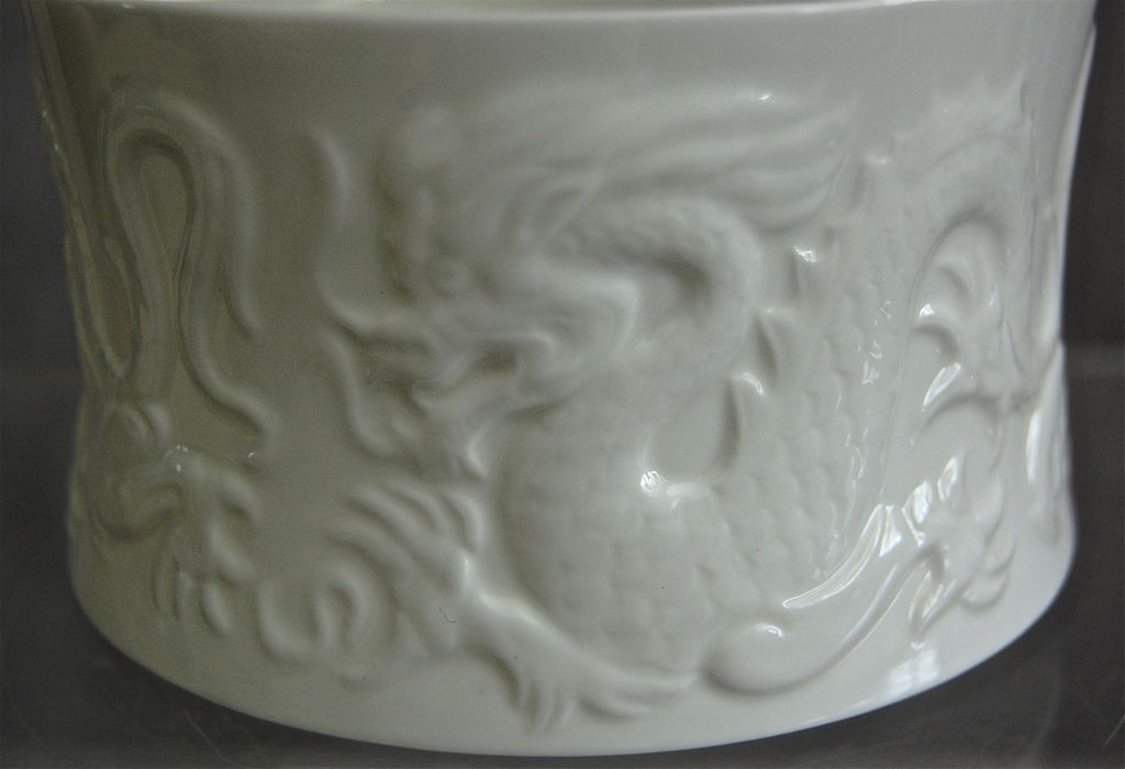 Coalport China Dragon Vanity Box/Sugar Bowl Coalport China Dragon Vanity Box/Sugar Bowl