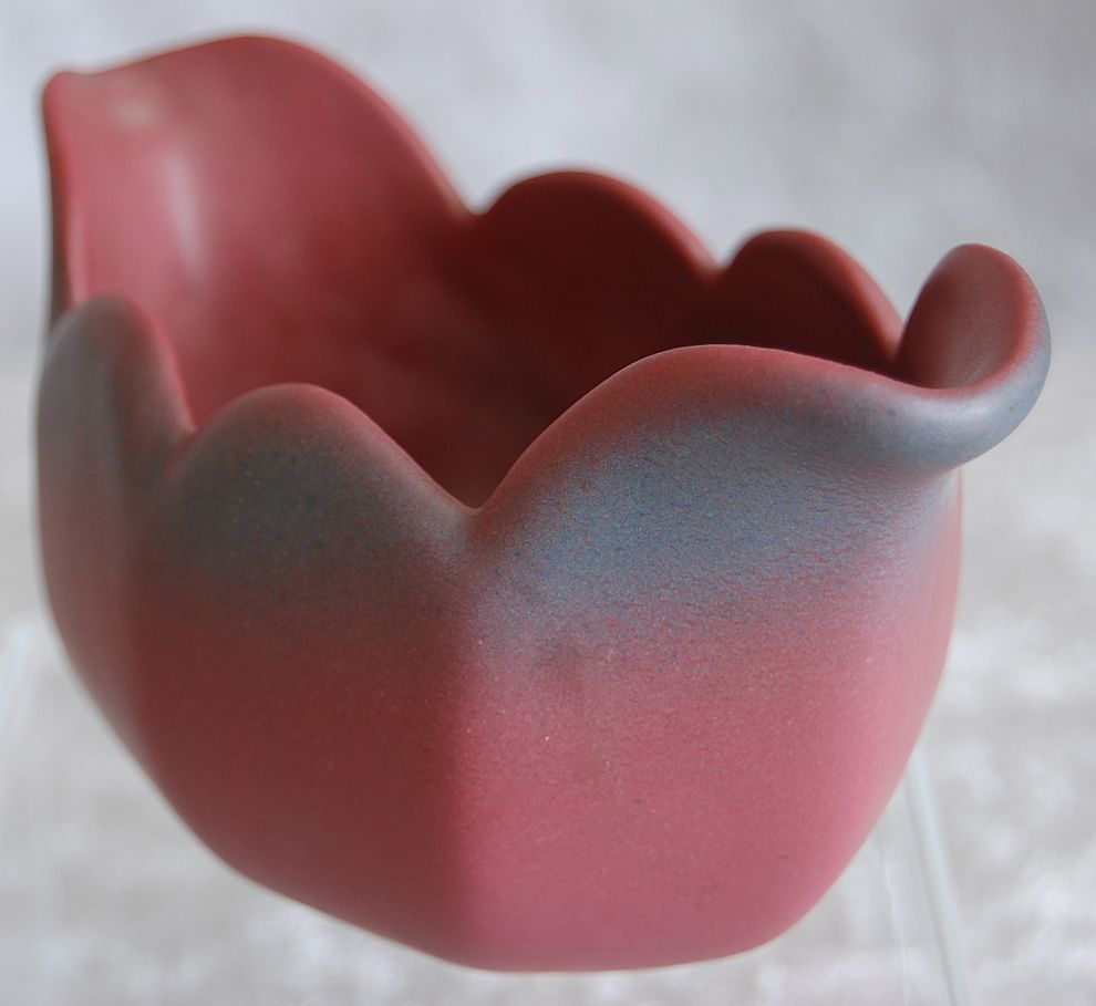 Van Briggle Pottery Tulip Bowl, Persian Rose, Ca. 1950 Van Briggle Pottery Tulip Bowl, Persian Rose, Ca. 1950