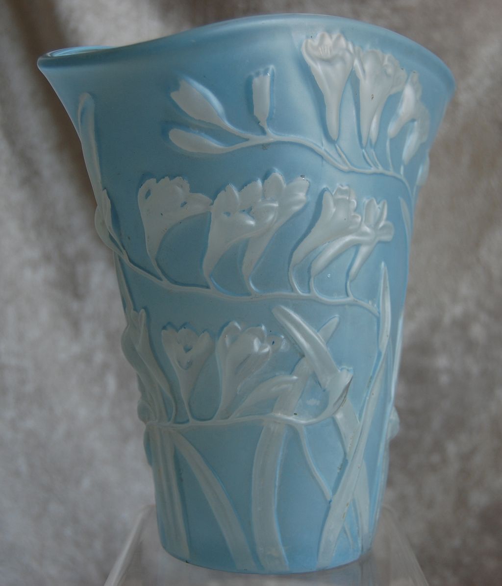 Phoenix Glass Sculptured Artware Freesia Fan Vase, Blue Wash, w/Label Phoenix Glass Sculptured Artware Freesia Fan Vase, Blue Wash, w/Label