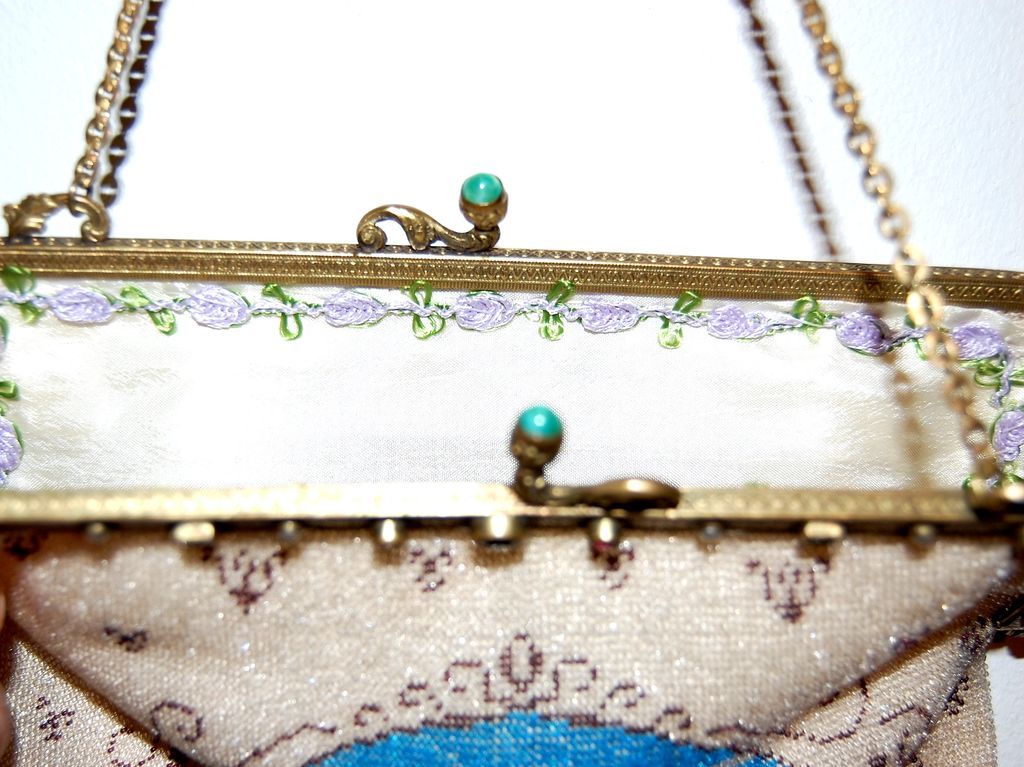 Fine Glass Beaded Figural Scenic Purse Fine Glass Beaded Figural Scenic Purse