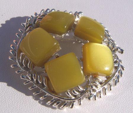 Coro Vintage Olive Green Thermoset Brooch Pin - Gold Tone Vintage Plastics Coro Vintage Olive Green Thermoset Brooch Pin - Gold Tone Vintage Plastics
