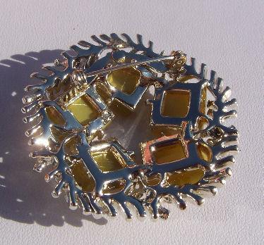 Coro Vintage Olive Green Thermoset Brooch Pin - Gold Tone Vintage Plastics Coro Vintage Olive Green Thermoset Brooch Pin - Gold Tone Vintage Plastics