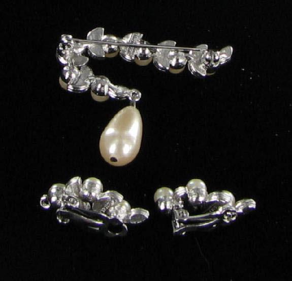 Richelieu Vintage Faux Pearl and Rhinestone Demi - Brooch Earrings Richelieu Vintage Faux Pearl and Rhinestone Demi - Brooch Earrings