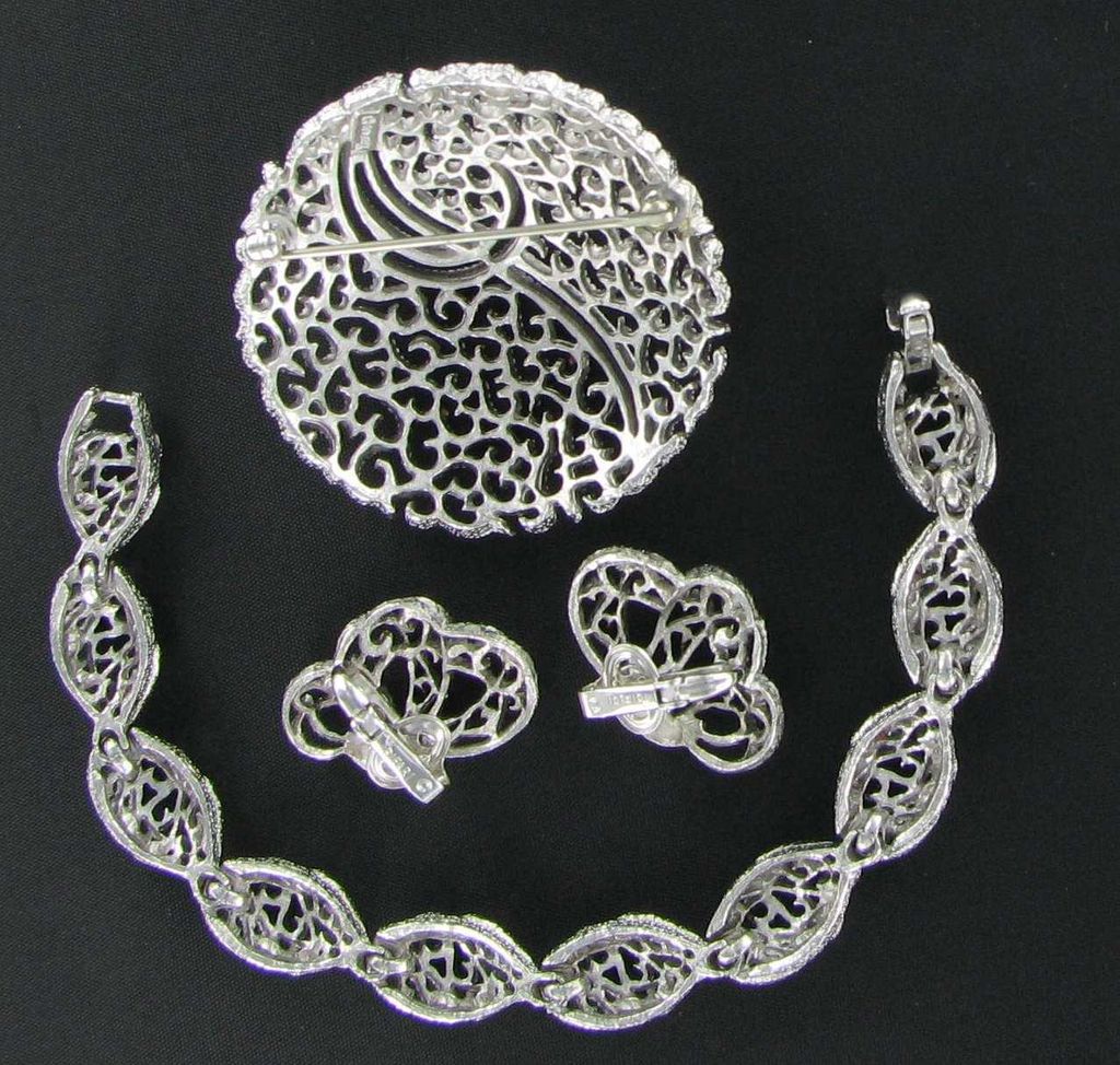 Trifari Vintage Filigree 3 piece Demi Parure Silver Tone Necklace Pin Earrings Trifari Vintage Filigree 3 piece Demi Parure Silver Tone Necklace Pin Earrings
