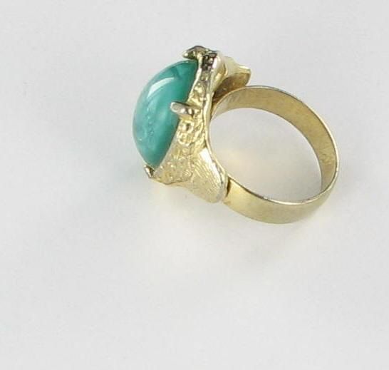 Sacred Heart Green Glass Ring Gold tone Adjustable Vintage Sacred Heart Green Glass Ring Gold tone Adjustable Vintage