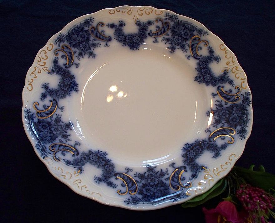 19th Century Flow Blue Dinner Plate: New Wharf Pottery: Nelson 19th Century Flow Blue Dinner Plate: New Wharf Pottery: Nelson