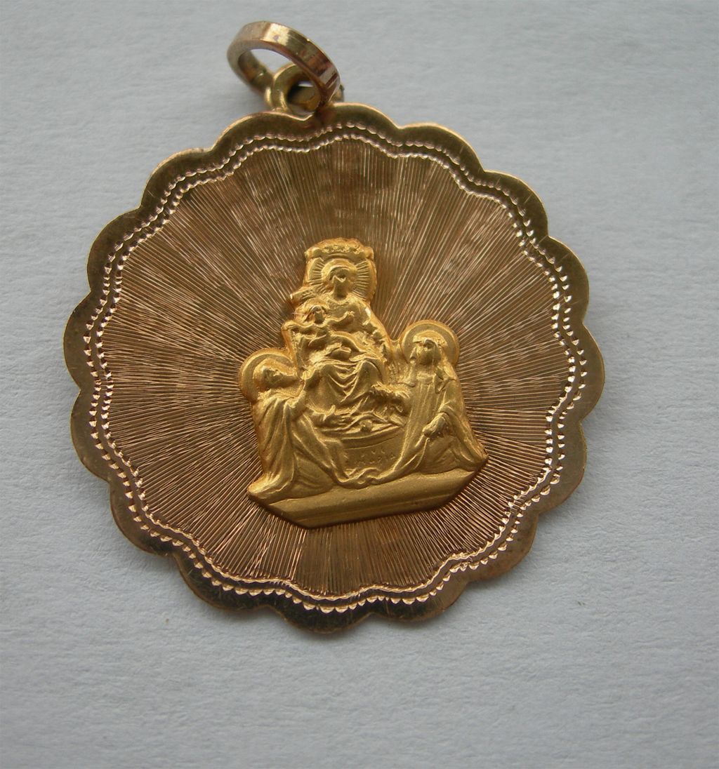 18K Gold Religious Medal - Virgin Mary with Baby Jesus 18K Gold Religious Medal - Virgin Mary with Baby Jesus