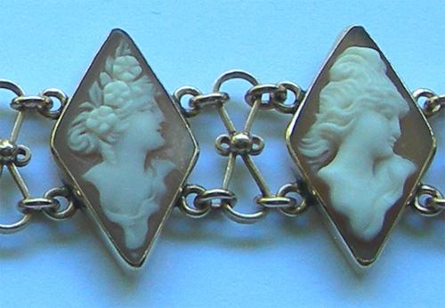 Beautiful Antique Eight Cameo Bracelet in 14K Gold Beautiful Antique Eight Cameo Bracelet in 14K Gold