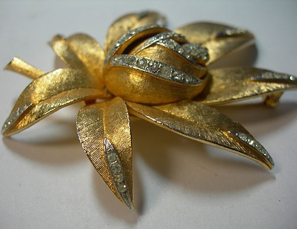 Gorgeous Dimensional Corocraft Flower Brooch Gorgeous Dimensional Corocraft Flower Brooch