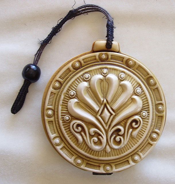 Art nouveau celluloid vanity dance purse or compact Art nouveau celluloid vanity dance purse or compact