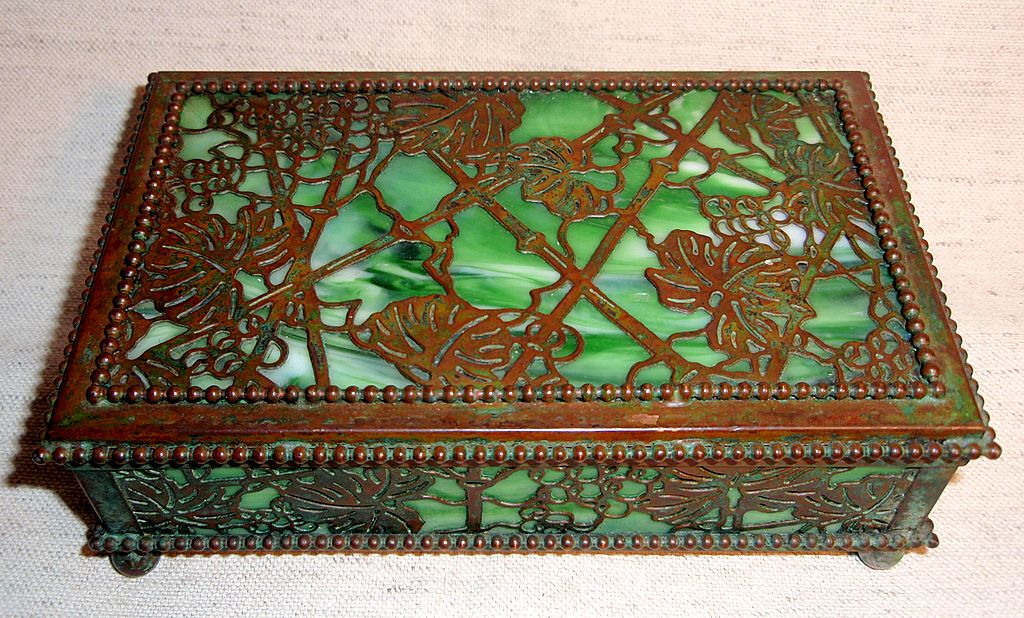 Spectacular Tiffany "Grapevine" Pattern Desk Box Spectacular Tiffany "Grapevine" Pattern Desk Box
