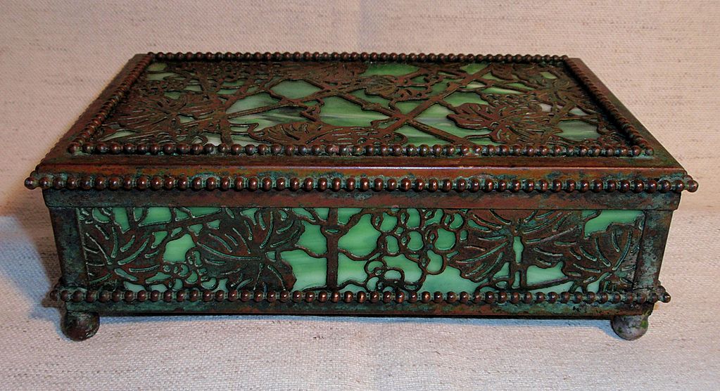 Spectacular Tiffany "Grapevine" Pattern Desk Box Spectacular Tiffany "Grapevine" Pattern Desk Box