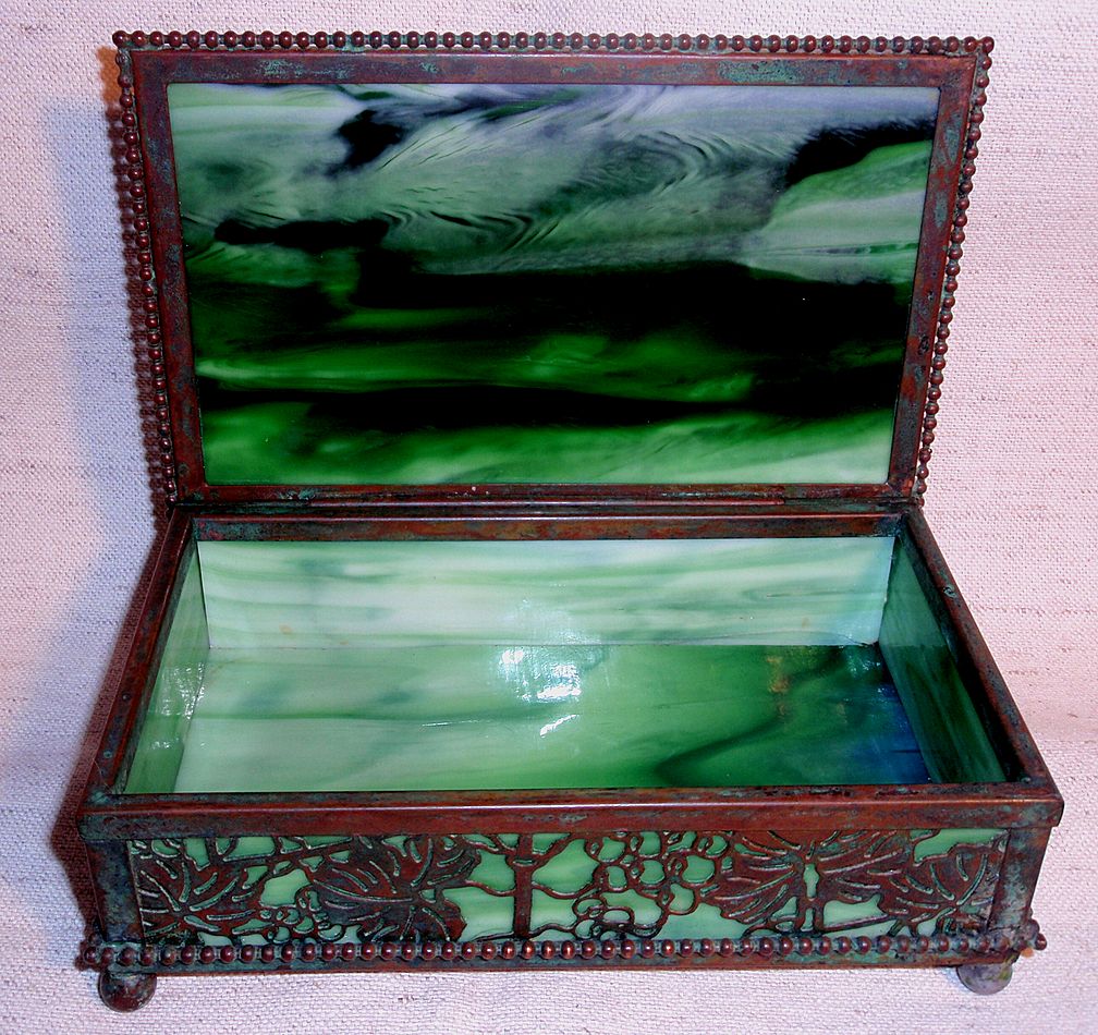 Spectacular Tiffany "Grapevine" Pattern Desk Box Spectacular Tiffany "Grapevine" Pattern Desk Box