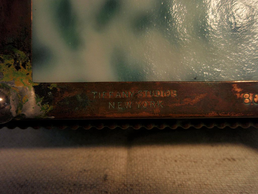 Spectacular Tiffany "Grapevine" Pattern Desk Box Spectacular Tiffany "Grapevine" Pattern Desk Box