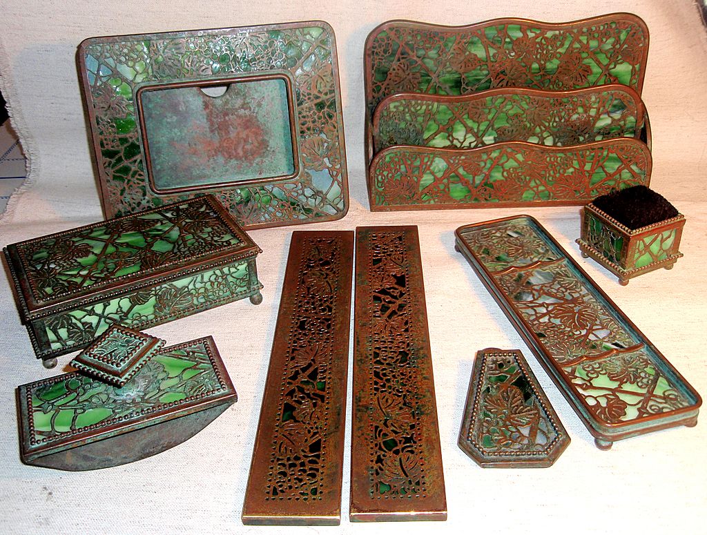 Spectacular Tiffany "Grapevine" Pattern Desk Box Spectacular Tiffany "Grapevine" Pattern Desk Box