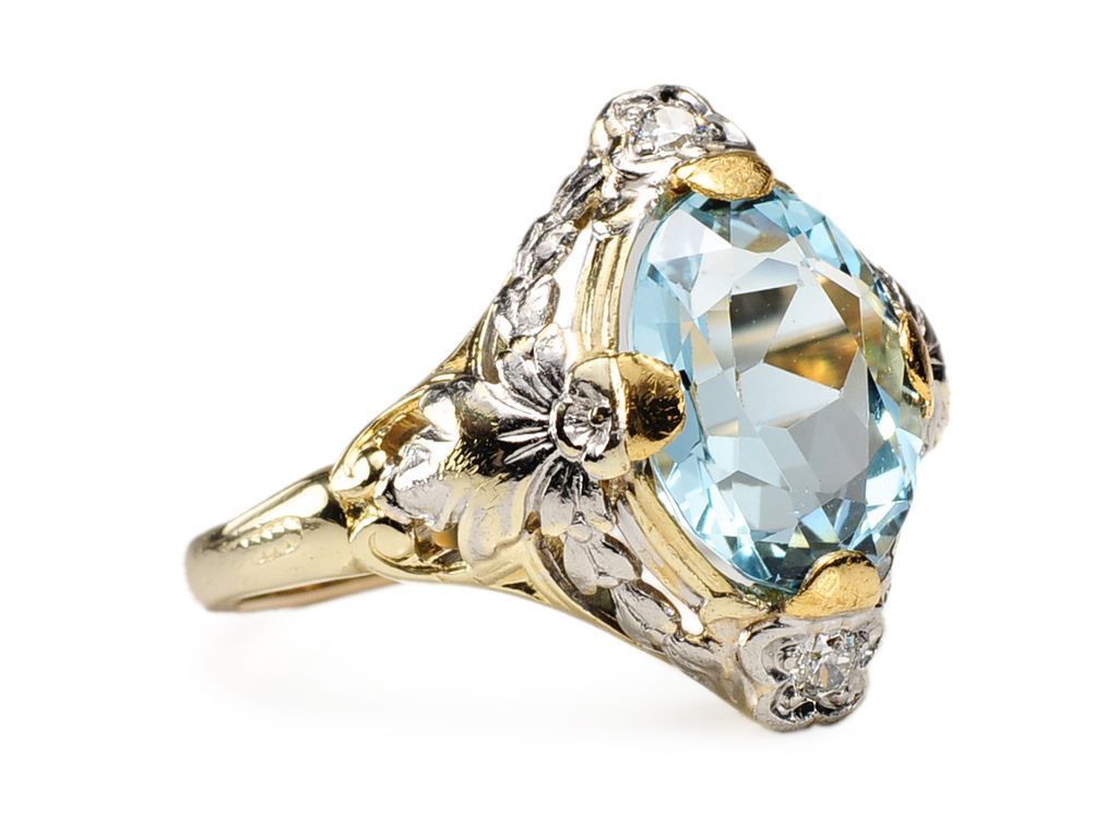 Striking Art Deco Aquamarine Diamond Ring Striking Art Deco Aquamarine Diamond Ring