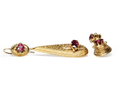 Victorian Garnets in a Teardrop Pendant Earring Victorian Garnets in a Teardrop Pendant Earring