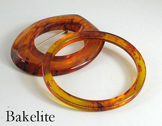 Vintage Bakelite Root Beer Bangle Bracelet and Brooch Vintage Bakelite Root Beer Bangle Bracelet and Brooch