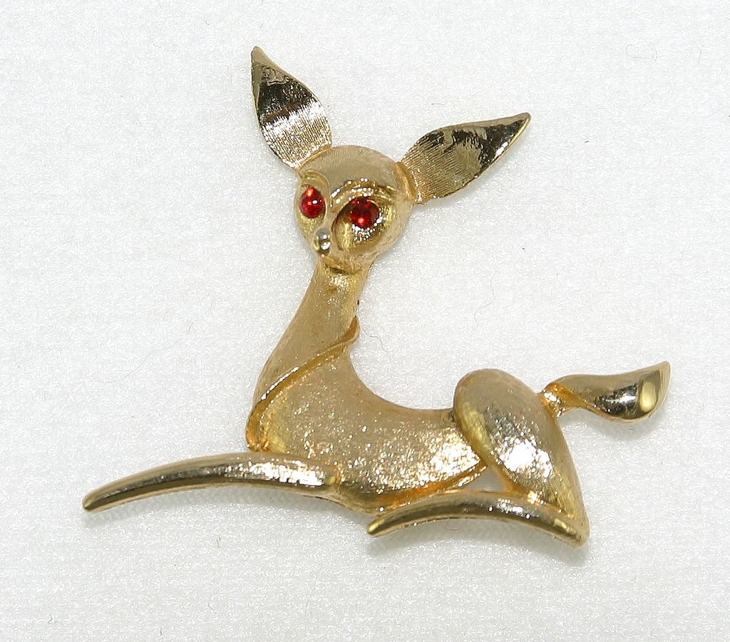 Graceful Goldtone Christmas Reindeer or Deer Pin w/Red Rhinestone Eyes Graceful Goldtone Christmas Reindeer or Deer Pin w/Red Rhinestone Eyes