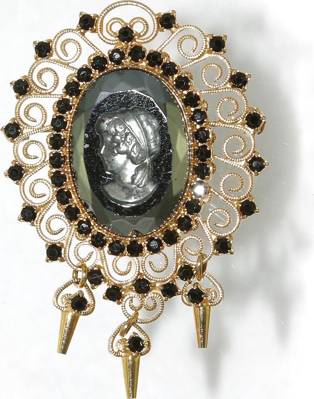 Black Glass Cameo Pin with Filigree Accents and Black Rhinestones by DeLizza & Elster aka Juliana Black Glass Cameo Pin with Filigree Accents and Black Rhinestones by DeLizza & Elster aka Juliana