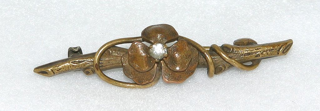 Victorian Brass Flower Pin w/Crystal Rhinestone Victorian Brass Flower Pin w/Crystal Rhinestone