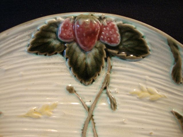 Great 132 Yr Old English Majolica Strawberry Server Dish ~ Wedgwood Staffordshire England ca 1878 Great 132 Yr Old English Majolica Strawberry Server Dish ~ Wedgwood Staffordshire England ca 1878