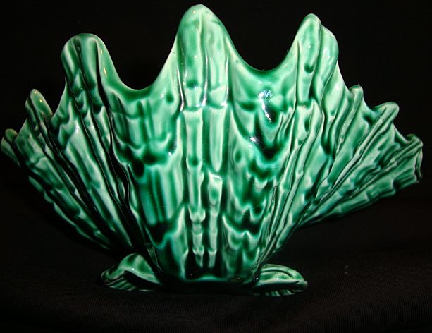 Unique Green Shell Shaped English Majolica Dish ~ Wedgwood Barlaston England 1940-1950's Unique Green Shell Shaped English Majolica Dish ~ Wedgwood Barlaston England 1940-1950's