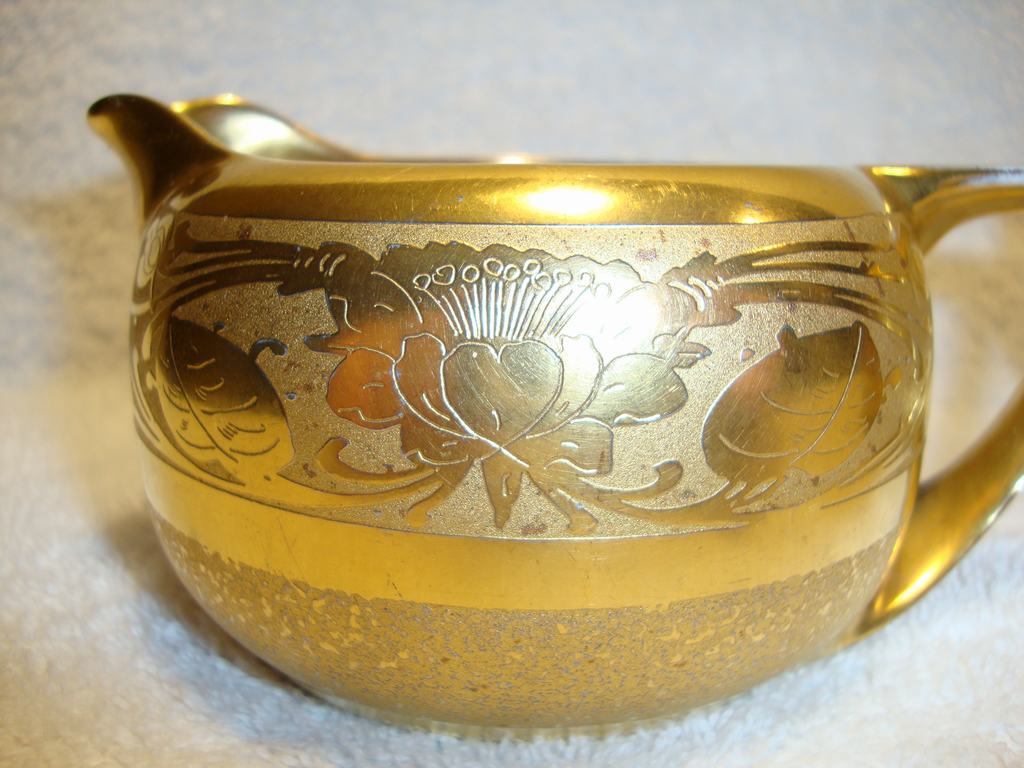 Gorgeous Stouffer Studio Decorated Creamer & Sugar in the All Over Gold ( AOG ) Water Lily & Ground Finish ~ Stouffer Studio ~ Chicago IL 1917-1918 Gorgeous Stouffer Studio Decorated Creamer & Sugar in the All Over Gold ( AOG ) Water Lily & Ground Finish ~ Stouffer Studio ~ Chicago IL 1917-1918