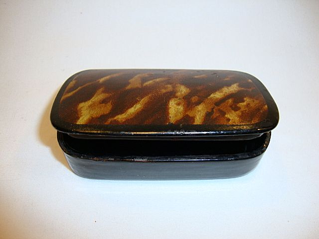 Small Hinged Lacquer Snuff Box ~ Black with Tortoise Shell Design Small Hinged Lacquer Snuff Box ~ Black with Tortoise Shell Design