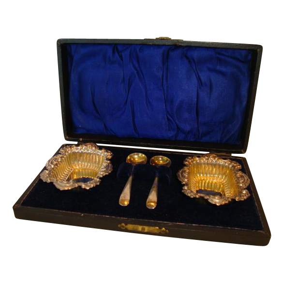 Two Ornate Silver Plated Salt Dips with Silver Plated Spoons Two Ornate Silver Plated Salt Dips with Silver Plated Spoons
