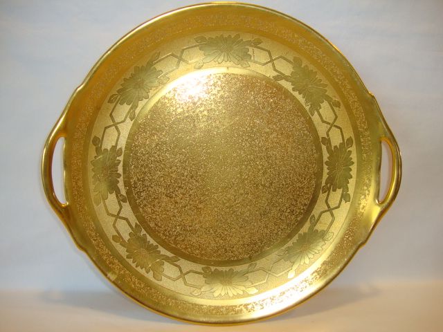 Beautiful 10 ¾" W Cake Plate ~ All over Gold ( AOG )~ Daisy Design ~ Stouffer Studios Chicago IL ~ 1925-1938 Beautiful 10 ¾" W Cake Plate ~ All over Gold ( AOG )~ Daisy Design ~ Stouffer Studios Chicago IL ~ 1925-1938