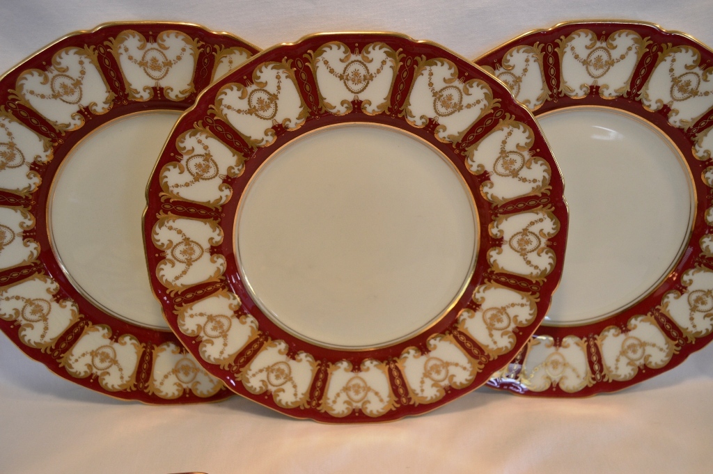 elegant-dinner-plates-deep-red-with-gold-ra6768l-h3362-royal