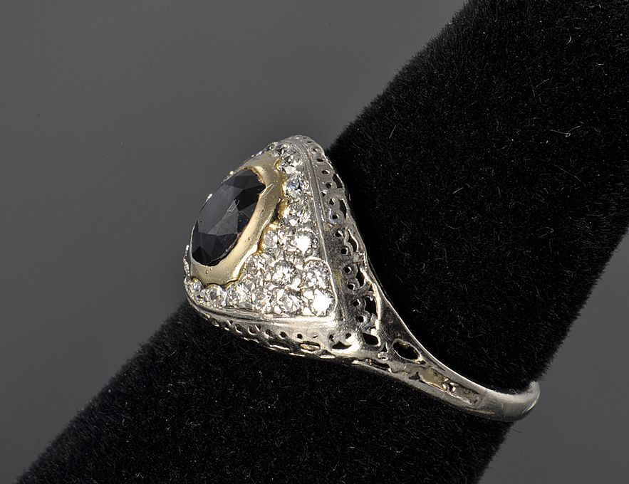 1.25 Carat Art Deco Diamond and Sapphire Ring 1.25 Carat Art Deco Diamond and Sapphire Ring