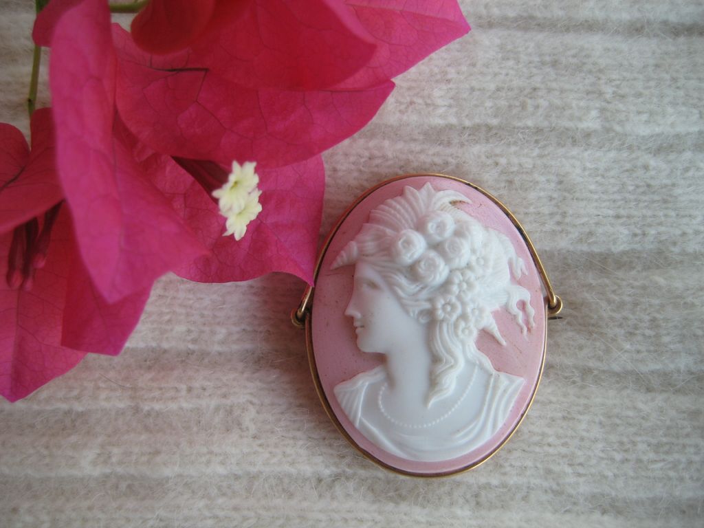 Gorgeous Glass Pink and White Cameo from Rome Gorgeous Glass Pink and White Cameo from Rome