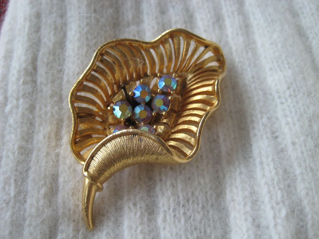 Lisner Goldtone Rhinestone Leaf Brooch Lisner Goldtone Rhinestone Leaf Brooch