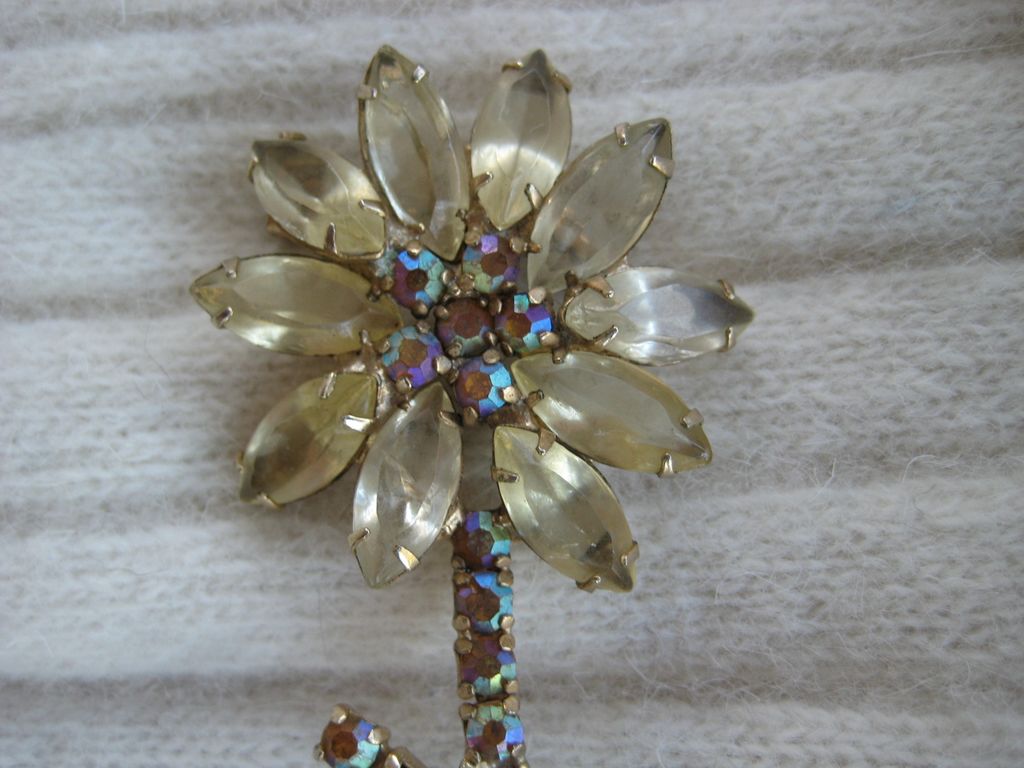 Beautiful Flower Brooch Marquise Chatons Beautiful Flower Brooch Marquise Chatons