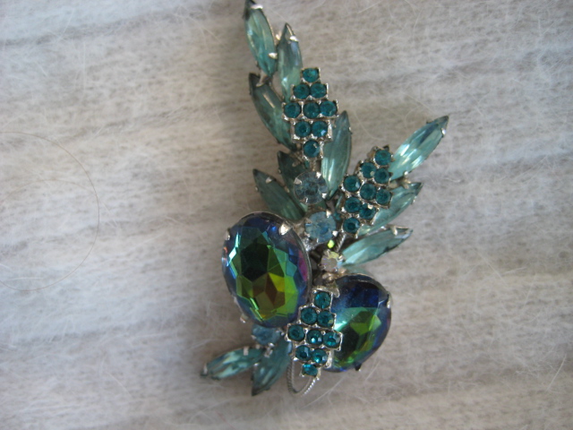 Magnificent Aqua Teal Watermelon D& E Juliana Rhinestone Brooch Magnificent Aqua Teal Watermelon D& E Juliana Rhinestone Brooch