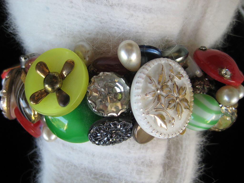 Colorful Vintage Button Bracelet Colorful Vintage Button Bracelet