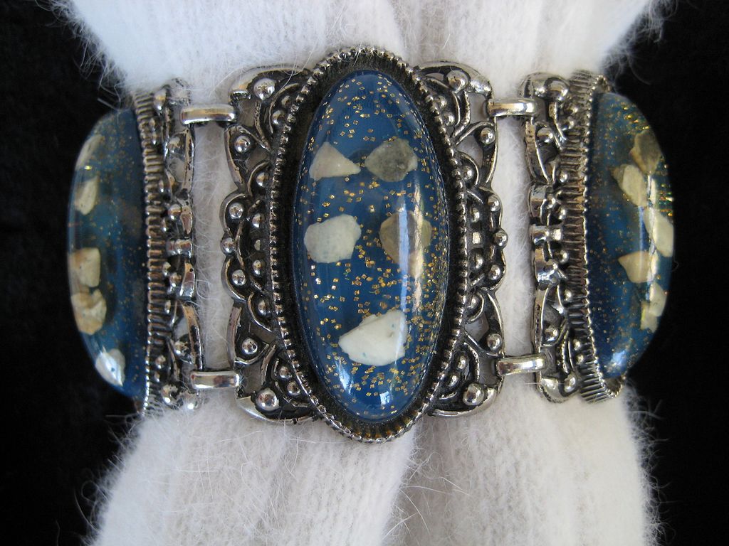 Large Bold Confetti Silvertone Bracelet Earrings Large Bold Confetti Silvertone Bracelet Earrings