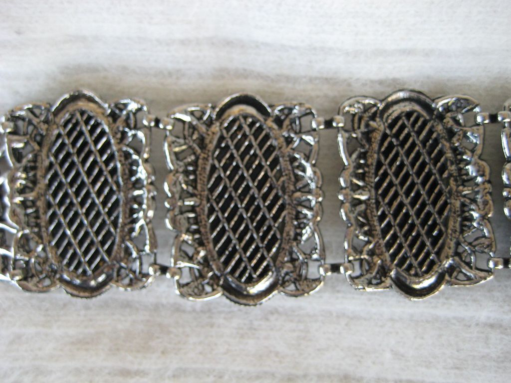 Large Bold Confetti Silvertone Bracelet Earrings Large Bold Confetti Silvertone Bracelet Earrings