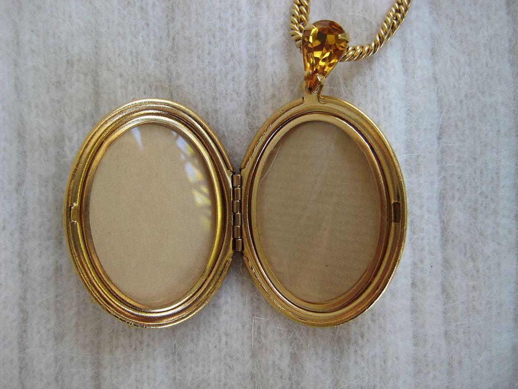 Hobe Cameo Rhinestone Locket and 12K GF Necklace Hobe Cameo Rhinestone Locket and 12K GF Necklace