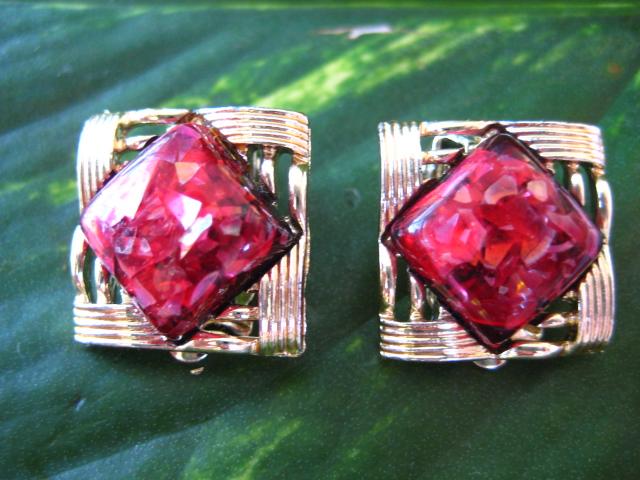 Vintage Signed Coro Red Confetti Lucite Goldtone Earrings Vintage Signed Coro Red Confetti Lucite Goldtone Earrings