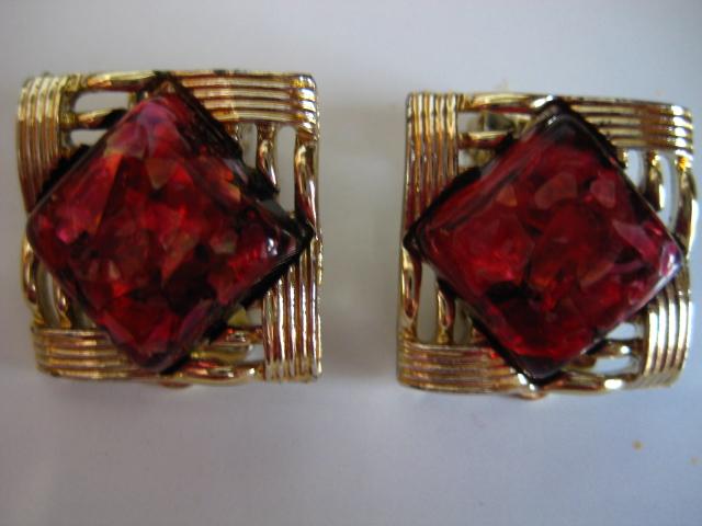Vintage Signed Coro Red Confetti Lucite Goldtone Earrings Vintage Signed Coro Red Confetti Lucite Goldtone Earrings